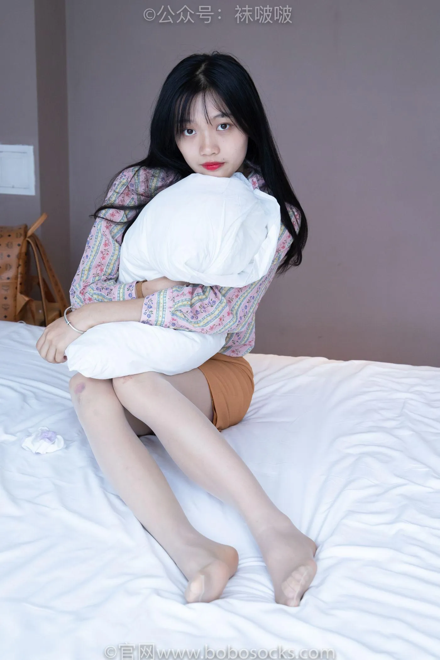 [BoBoSocks袜啵啵]NO.008 涵涵-帆布鞋、白色短棉袜、肉丝 [139P]插图